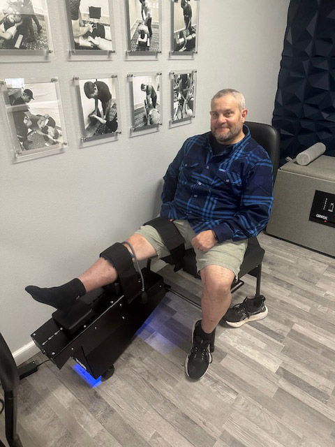 Patient at Reform Chiropractic with Knee on Trac Services